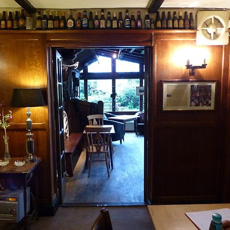 The Sun Inn Englefield Green Kültér fotó